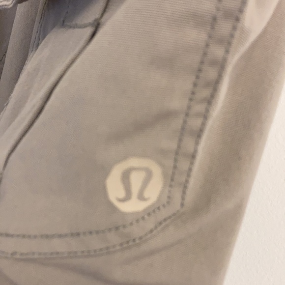Lululemon Beige Midweight Cargo Shorts Size 36 - Picture 8 of 10
